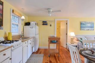 Cottage w Private Association Pool - 3