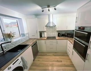 3B 6PP GreatParkTownHouse A1 J78 EV Parking WiFi - 9