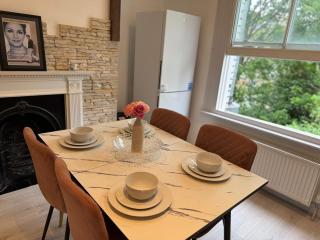 Bright Two Bedroom Flat in St Johns Wood - London - 9