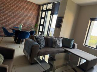 Bright Rosebank Gem Connected to the Mall with Backup Generator - 0