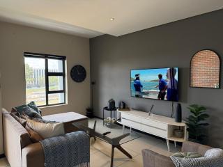 Bright Rosebank Gem Connected to the Mall with Backup Generator - 6