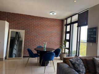 Bright Rosebank Gem Connected to the Mall with Backup Generator - 2