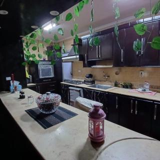 Deluxe Three-Bedroom Apartment - Near Medical Center - 3