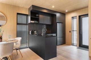 Brand New, Stylish & Convenient Townhouse, Carpark - 5