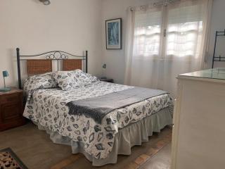 Entire 3-bedroom beachfront hous - 5