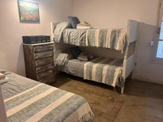 Entire 3-bedroom beachfront hous - 3