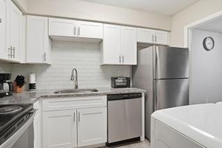 Freshly updated 2BR near hotspots - 6