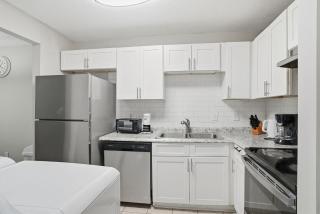 Trendy retreat w open living space - 8