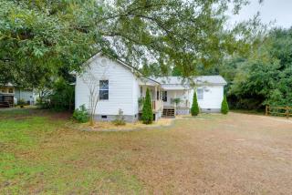 Sweet Southern Pines Abode w/ Yard & Covered Porch - 0