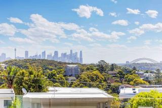 Luxurious 5 bedroom home with Harbour Bridge view - 9