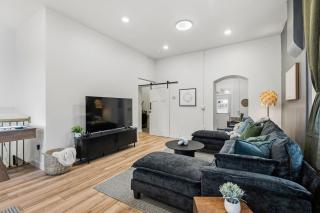 Luxury STL Oasis Sauna, Firepit, HotTub and Games - 6