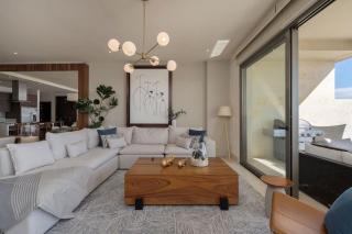 Luxurious New 3BR Condo with Ocean and Arch Views - 2