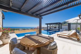 Stylish New Modern 5BR Villa at Quivira - 1