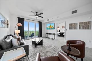 Luxury River Front Secluded Condo w Resort Amenities RFI 913 - 3