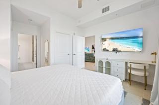 RIVER FLY-IN Luxury Condo w Views & Amenities RFI-1003 - 4