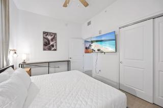 RIVER FLY-IN Luxury Condo w Views & Amenities RFI-1003 - 1