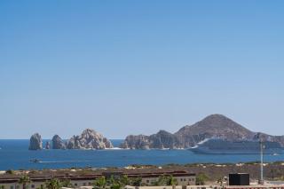 Stylish and Modern New 2BR Condo with Ocean Views - 3