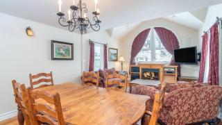 Hruza Hideout by AvantStay Walkable Location Free Ski Shuttle Mountain View - 4