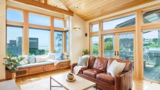 The Castle Rock Estate by AvantStay Steps From Arch Cape beach w Hot Tub Sauna - Arch Cape - 6