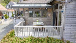 The Castle Rock Estate by AvantStay Steps From Arch Cape beach w Hot Tub Sauna - 5