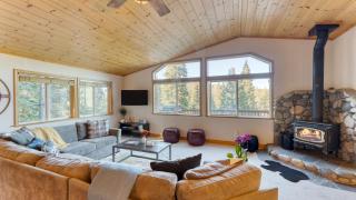 Golden Summit by AvantStay Stunning Secluded Cabin w Access to Tahoe Donner - 9