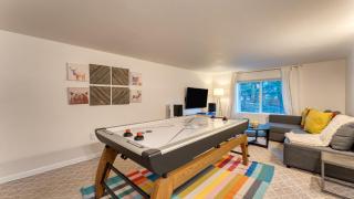 Golden Summit by AvantStay Stunning Secluded Cabin w Access to Tahoe Donner - 6