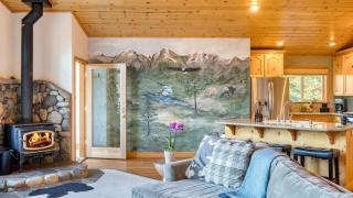 Golden Summit by AvantStay Stunning Secluded Cabin w Access to Tahoe Donner - 2