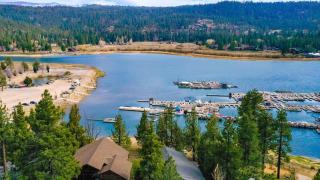 Lakefront Lodge by AvantStay Direct Access to Big Bear Lake Hot Tub Views - 7