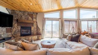 Lakefront Lodge by AvantStay Direct Access to Big Bear Lake Hot Tub Views - 4