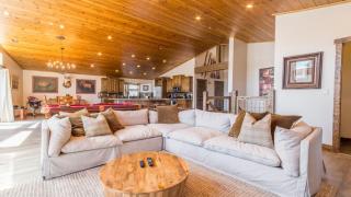 Lakefront Lodge by AvantStay Direct Access to Big Bear Lake Hot Tub Views - 1