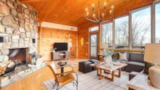 Chestnut by AvantStay Mountain Cabin w Treetop Views Hot Tub Game Room - 3