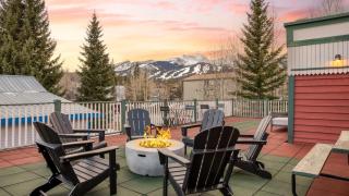 Holly by AvantStay In the Heart of Breckenridge w Hot Tub Game Room Roof Top Patio Sleeps 24 - 8