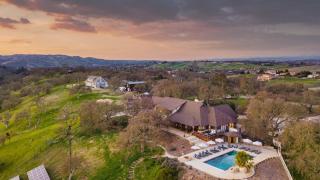 Cathedral by AvantStay Charming Secluded Estate w Sauna Pool Table Views of the Rolling Hills - 9