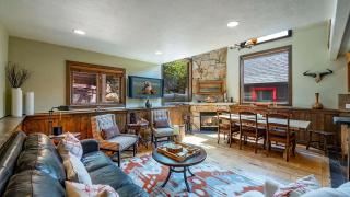 Red Hawk by AvantStay Charming Cabin w Theatre Spa 5mins to Deer Valley Mtn - 9