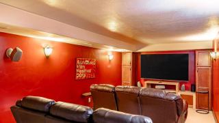 Red Hawk by AvantStay Charming Cabin w Theatre Spa 5mins to Deer Valley Mtn - 8