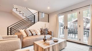 Webster by AvantStay Central Location w Hot Tub and Patio - 5