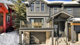 Webster by AvantStay Central Location w Hot Tub and Patio - 0