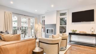 Webster by AvantStay Central Location w Hot Tub and Patio - 9