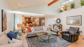 Villa Manzanita by AvantStay Hot Tub 1 Block to BeachTown Chefs Kitchen - 4