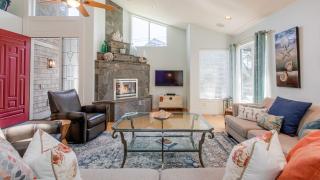 Villa Manzanita by AvantStay Hot Tub 1 Block to BeachTown Chefs Kitchen - 5