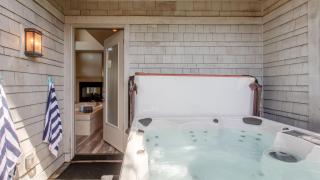 Villa Manzanita by AvantStay Hot Tub 1 Block to BeachTown Chefs Kitchen - 9