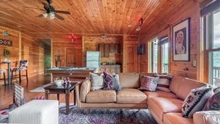 Hickory Ridge by AvantStay Sleeps 20 Incredible Private Elevated Cabin - 2
