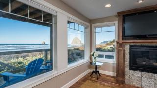 Blue Starfish by AvantStay Ocean Views Direct Cannon Beach Access - Cannon Beach - 2