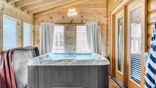 Brookshore by AvantStay Relaxing Backyard Creek 10mins from Pigeon Forge - 8