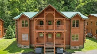Brookshore by AvantStay Relaxing Backyard Creek 10mins from Pigeon Forge - 0