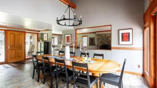 Skylight by AvantStay Elevated Mountain Home w Hot Tub Billiards Large Patio - Sunriver - 4