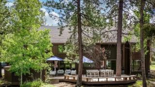 Skylight by AvantStay Elevated Mountain Home w Hot Tub Billiards Large Patio - Sunriver - 0