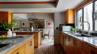 Skylight by AvantStay Elevated Mountain Home w Hot Tub Billiards Large Patio - Sunriver - 2