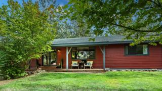 Quiet River Bend Cabin by AvantStay 35 Mins to Mt Bachelor 10 Mins to Town Centre Hot Tub - Bend - 9