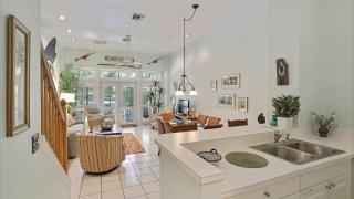 Key West Found by AvantStay Close to Shops w Patio Shared Pool Week Long Stays Only - 3